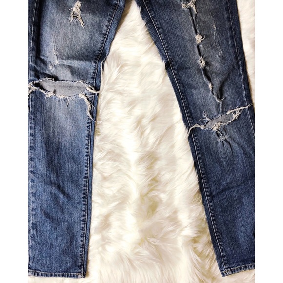 ❌ SOLD ❌ Ripped American Eagle Jeans - Picture 3 of 5